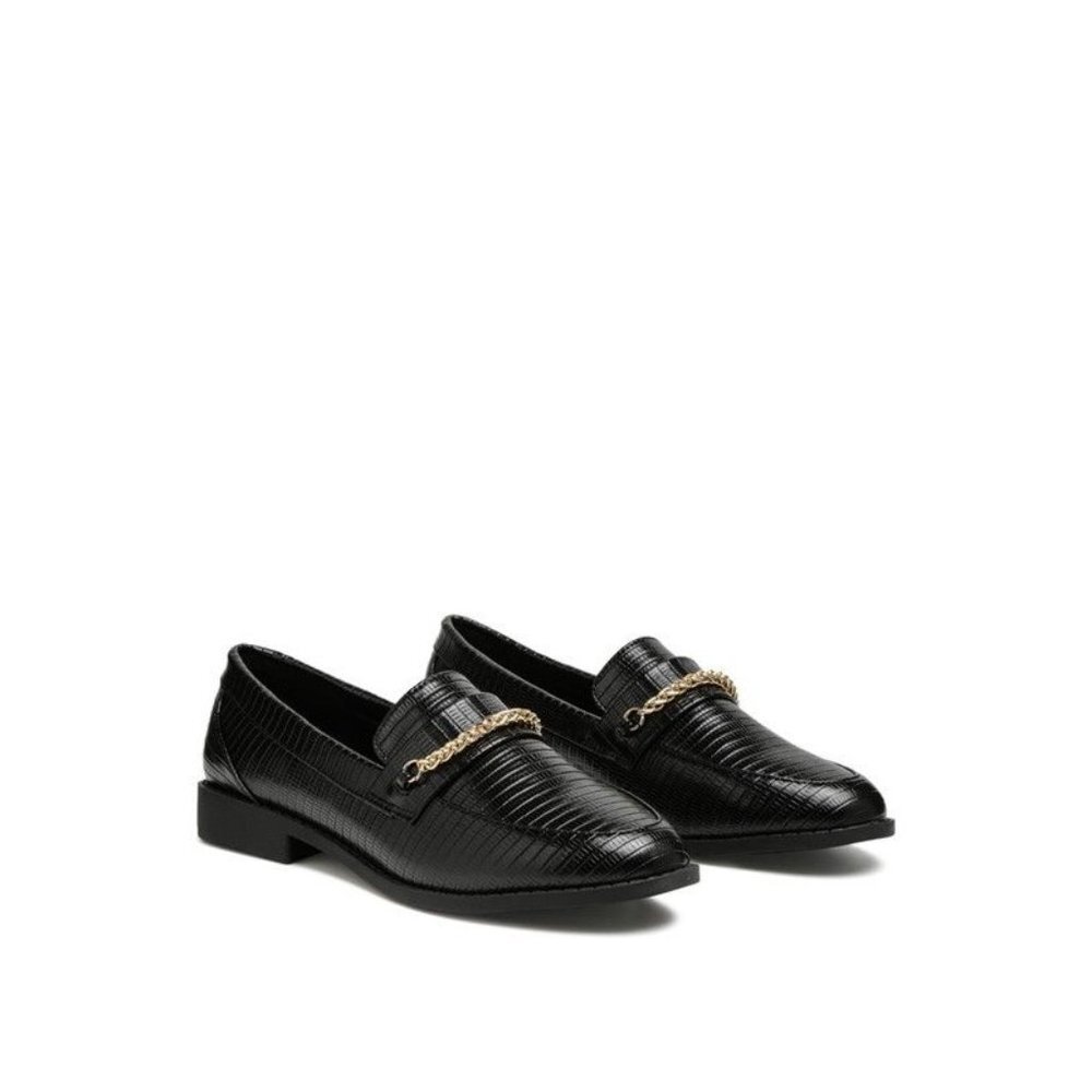 Vouse Low Block Loafers Adorned With Golden Chain - Black Size- 7